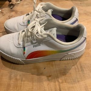 Women’s pride pumas